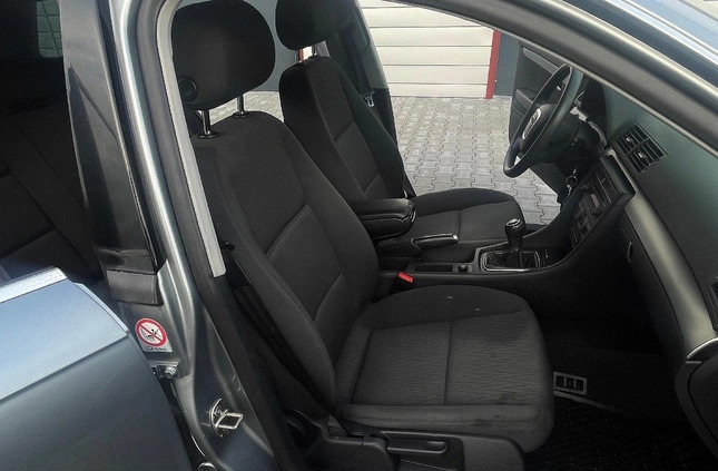 Audi A4 cena 12997 przebieg: 213000, rok produkcji 2004 z Radzymin małe 254